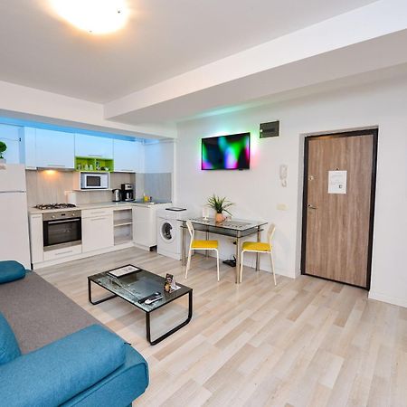 Pierre Cardin Deluxe Apartment With Terrace By Magniflex บูคาเรสต์ ภายนอก รูปภาพ