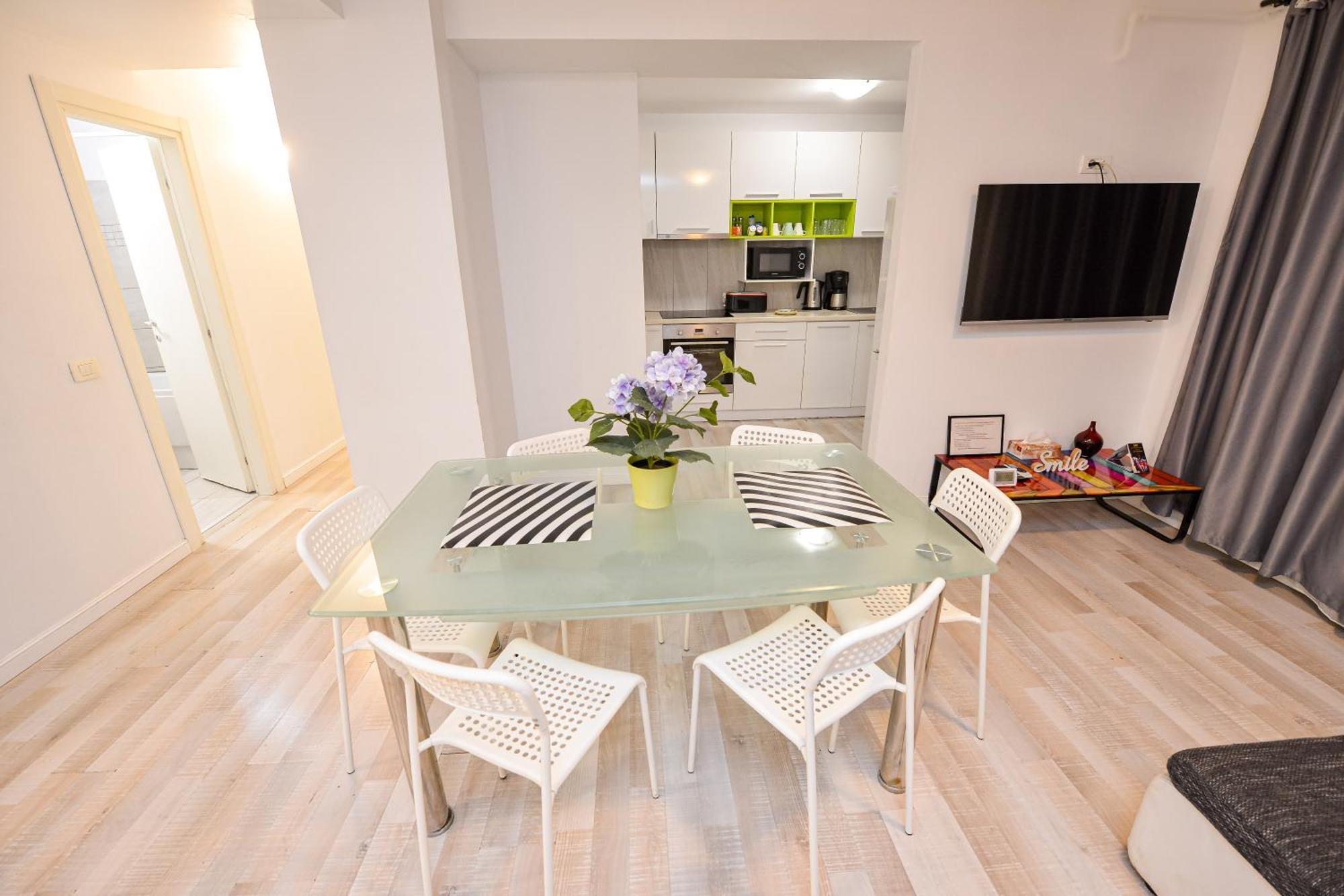 Pierre Cardin Deluxe Apartment With Terrace By Magniflex บูคาเรสต์ ภายนอก รูปภาพ
