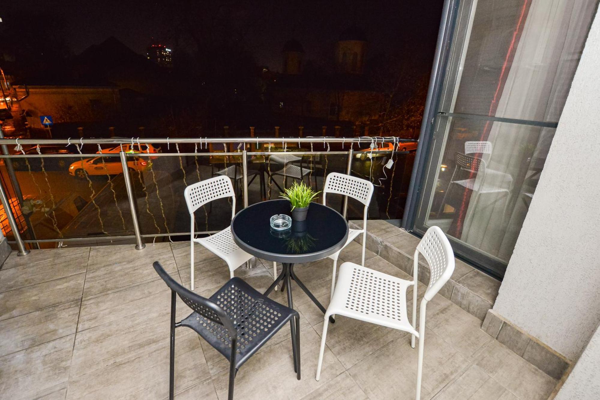 Pierre Cardin Deluxe Apartment With Terrace By Magniflex บูคาเรสต์ ภายนอก รูปภาพ
